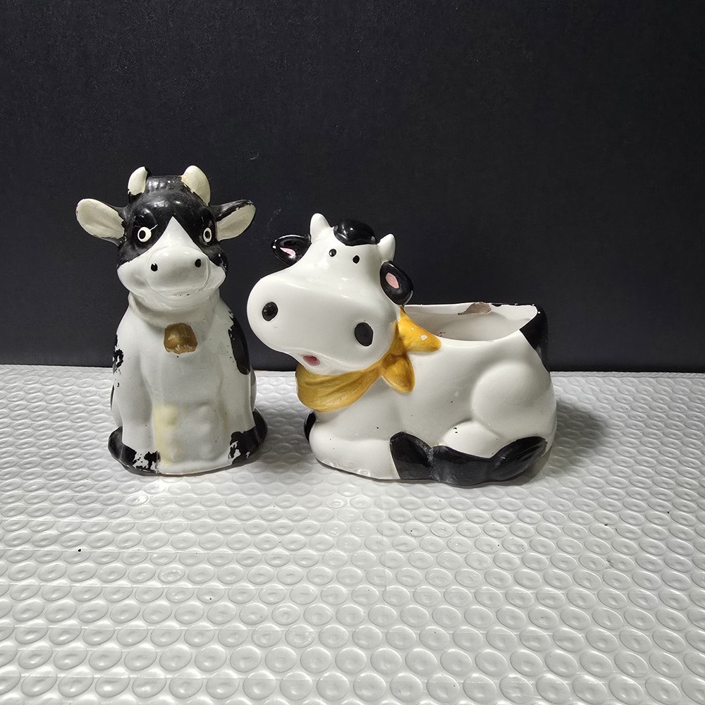 Set Of Two Vintage Country Cow Figurines 90s Y2K Era